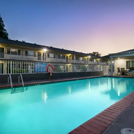 Best Western Town House Lodge-3