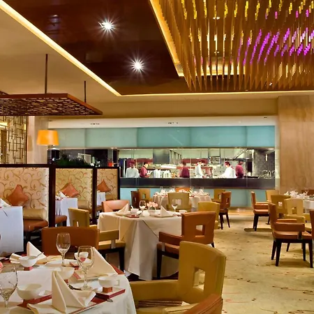 Sheraton Grand Shanghai Pudong Hotel & Residences-2
