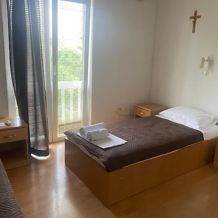 Guest House Regina Mundi-3