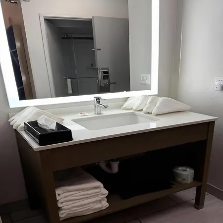 Comfort Inn & Suites Harvey - Chicago Southland-2