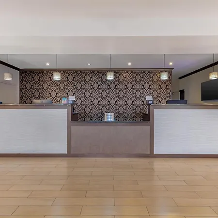 Best Western Plus Miami Airport North Hotel & Suites-2