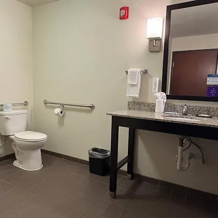 Sleep Inn & Suites Fort Scott-3