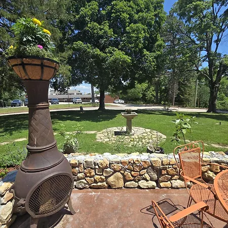 Rock Cottage Gardens B&B-3