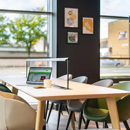 Holiday Inn Stevenage By Ihg-2
