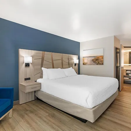 Best Western Plus, The Inn At Hampton-3