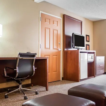 Comfort Suites Airport-3