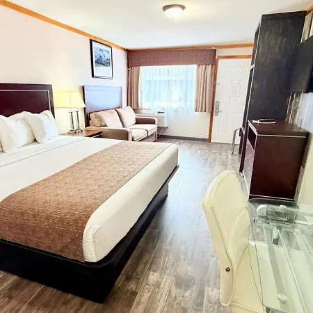 Travelodge By Wyndham Golden Sportsman Lodge-3