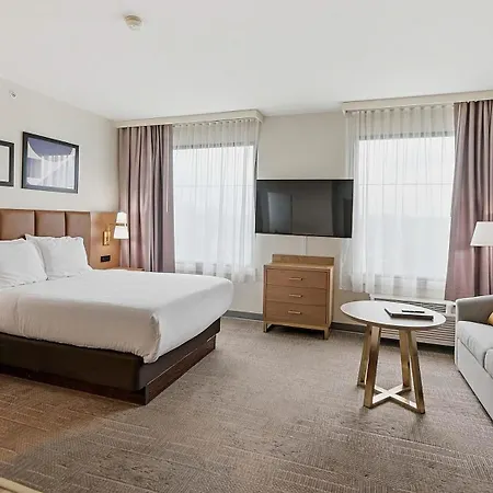 Best Western Plus Hannaford Inn & Suites-3