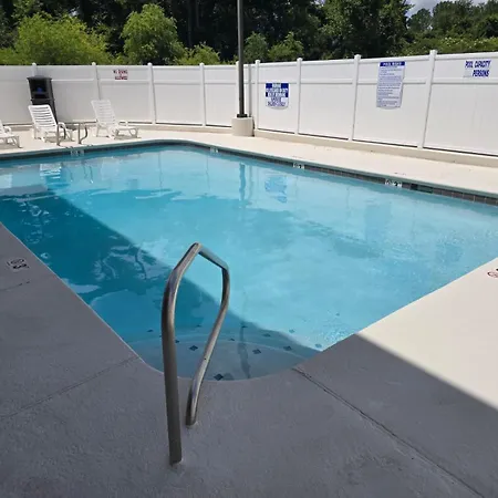 Comfort Inn & Suites Brunswick I-95-3