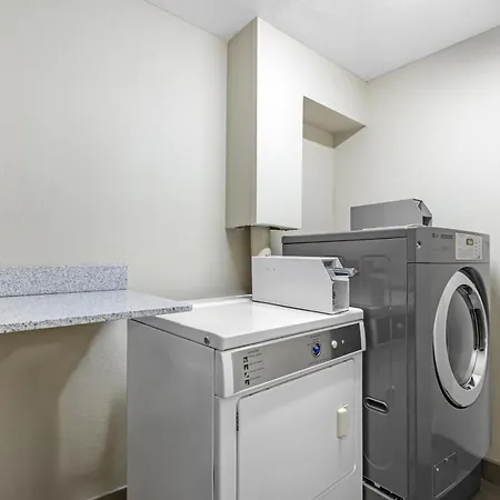 Best Western Plus Altoona Inn-2