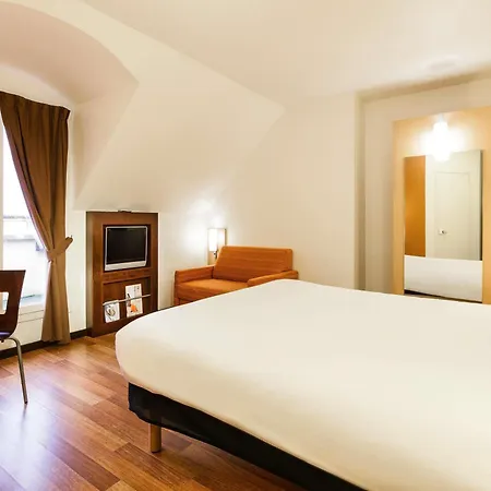 ibis Versailles Château-3