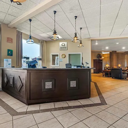 Quality Inn & Suites At Coos Bay-3
