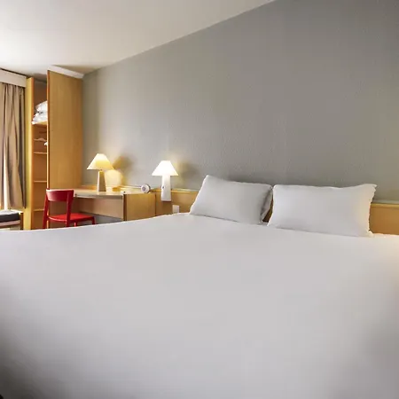 Ibis Rochefort-2