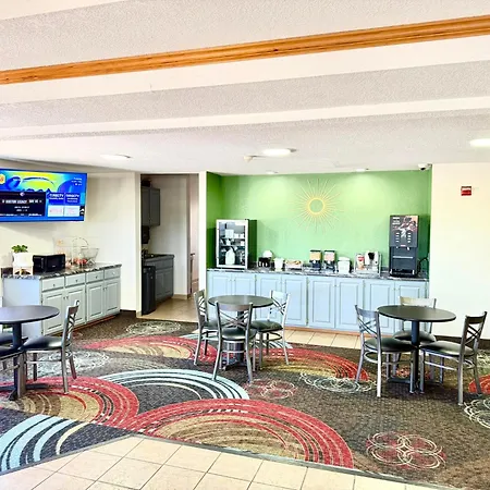 Super 8 By Wyndham Sweet Springs-3