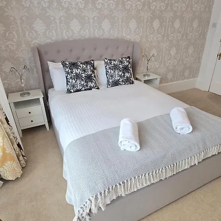 Beaufort Lodge - Central Location & Free Parking-3