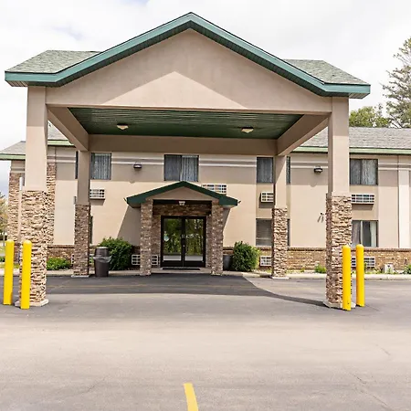 Quality Inn & Suites Marinette-3