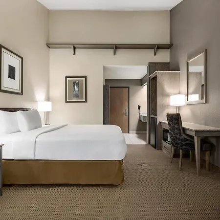 Travelodge By Wyndham Coffeyville-2