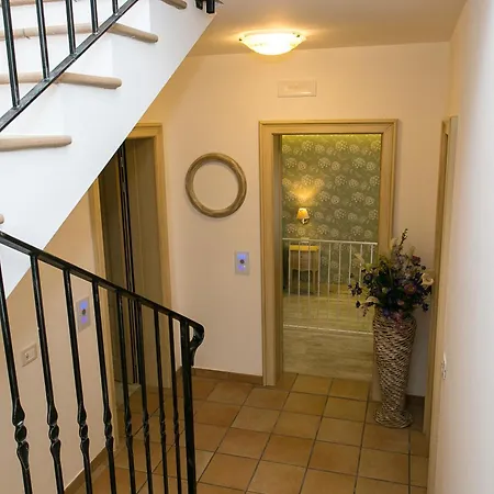 Guest House Dolce Laguna-3