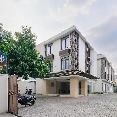 RedDoorz Plus near Lippo Mall Kemang 2-2