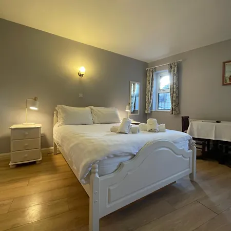 Riverside Guesthouse-2