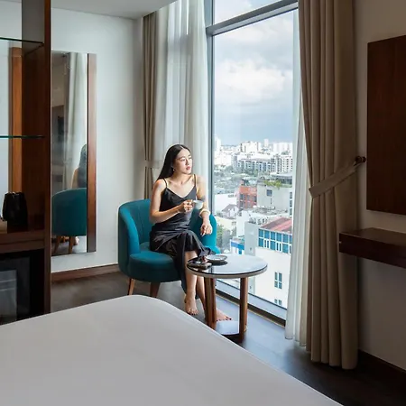 Maximilan Danang Beach Hotel-3