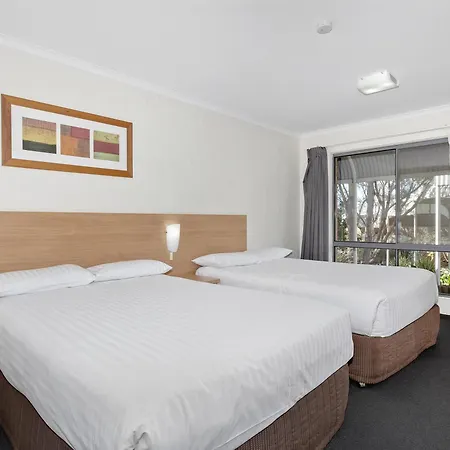 Ibis Styles Canberra Eagle Hawk-3