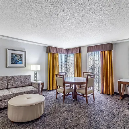 Doubletree By Hilton Milwaukee Downtown-3