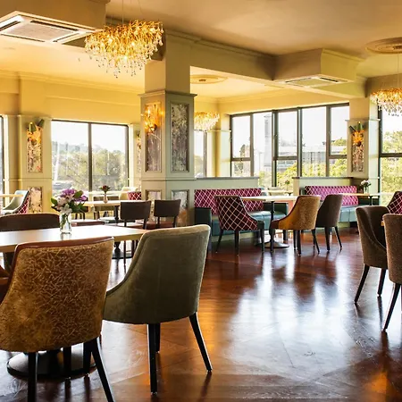 Falls Hotel & Spa-3