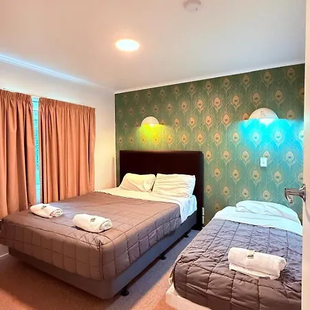 Camellia Court Family Motel-2
