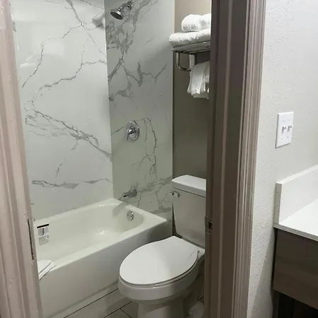 Red Roof Inn Orangeburg-3