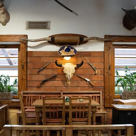 Steak Restaurant Penzion Country Saloon-2