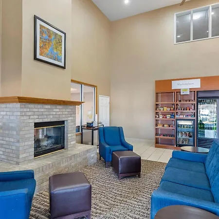 Comfort Suites Normal University Area-3