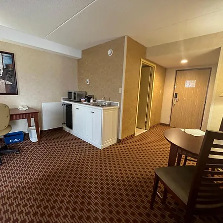 Quality Inn & Suites Bay Front-3
