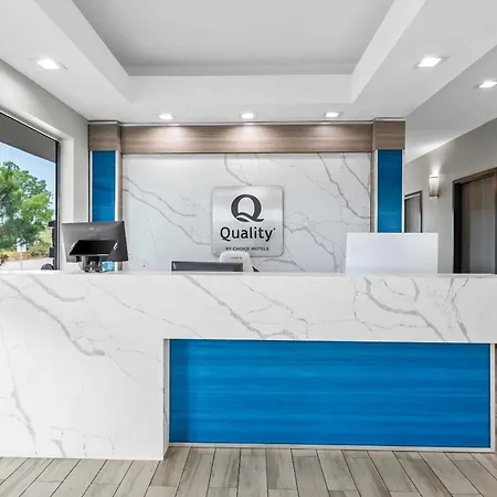 Quality Inn Shawnee North I-40-2