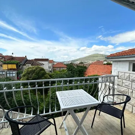 Villa Dante With Swimming Pool-3