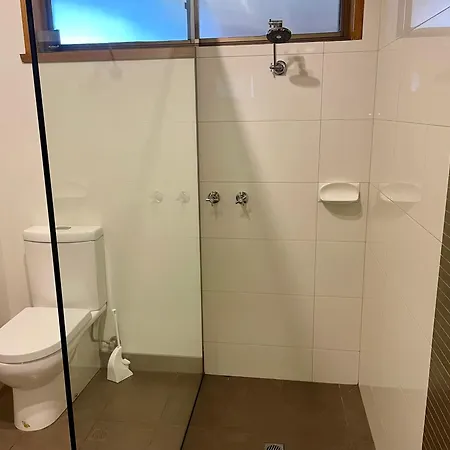 Ambassador Motor Inn-2