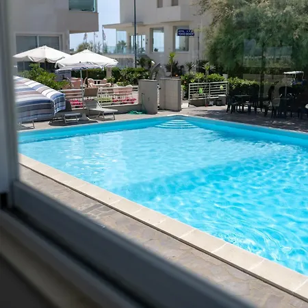 Hotel Man-3