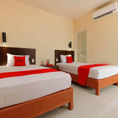 RedDoorz Plus near Halim Perdanakusuma 2-3