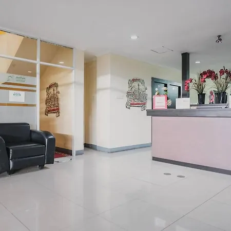 RedDoorz near ITC Cempaka Mas-2