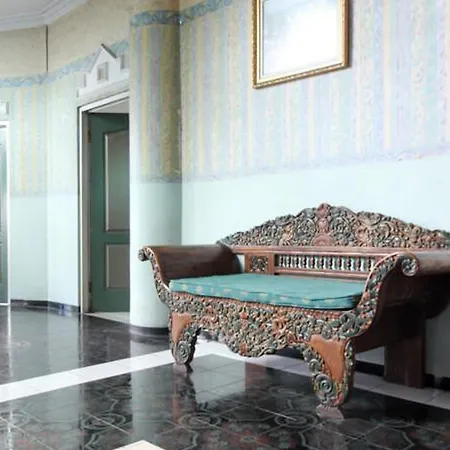 Akur Hotel Malioboro Mitra Reddoorz-3
