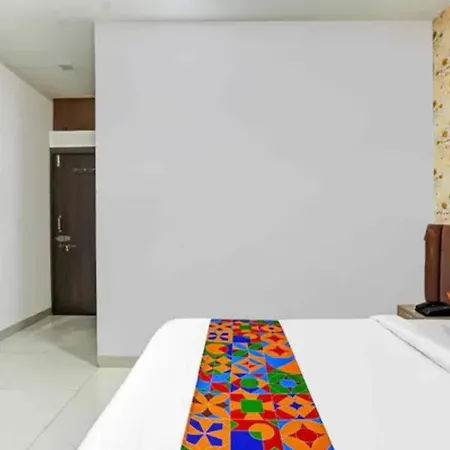 Fabhotel Amrit Palace-3
