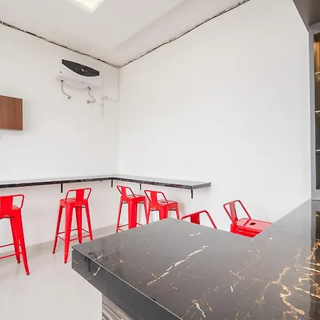 Reddoorz Plus At Grand Tara Homestay Palembang-2