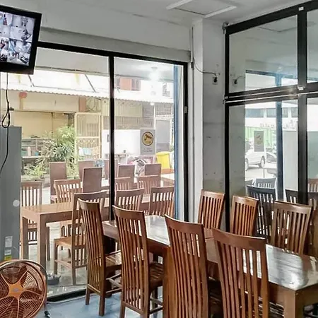 Sas Guest House Mitra Reddoorz At Darmo Park 2 Surabaya-2