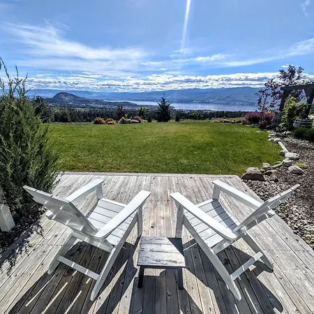 Autumn Lane B&B, Farmhouse Elegance & Stunning Lakeviews-3