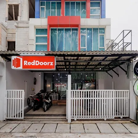 RedDoorz Near MRT Bendungan Hilir-3