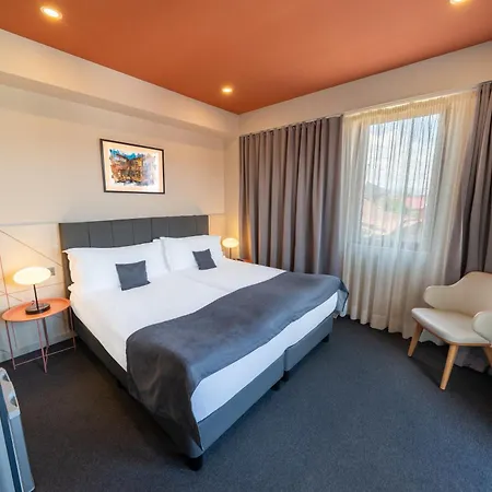 King Tamar Hotel By Luxuria Hotels-3