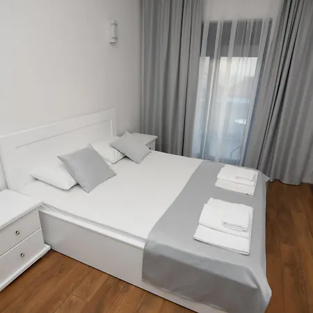 Elan Luxury Apartments & Rooms-2