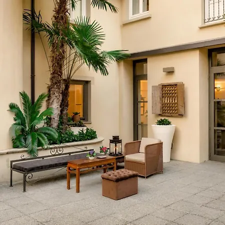 Townhouse 33 Boutique Hotel-3