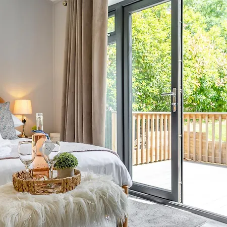 Charlesworth Lodges-3