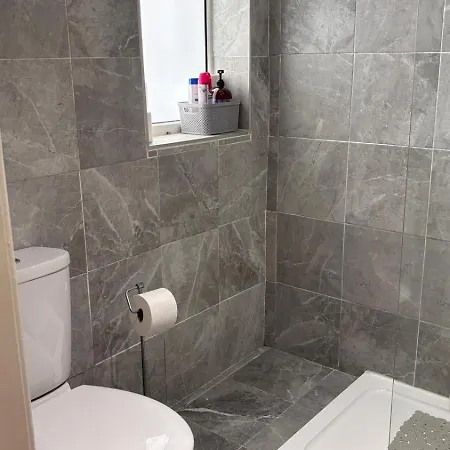 Sleeps 5 Free Parking Fast Wifi Near Hillsborough Easy Access To Sheffield City Centre And Peak District-3